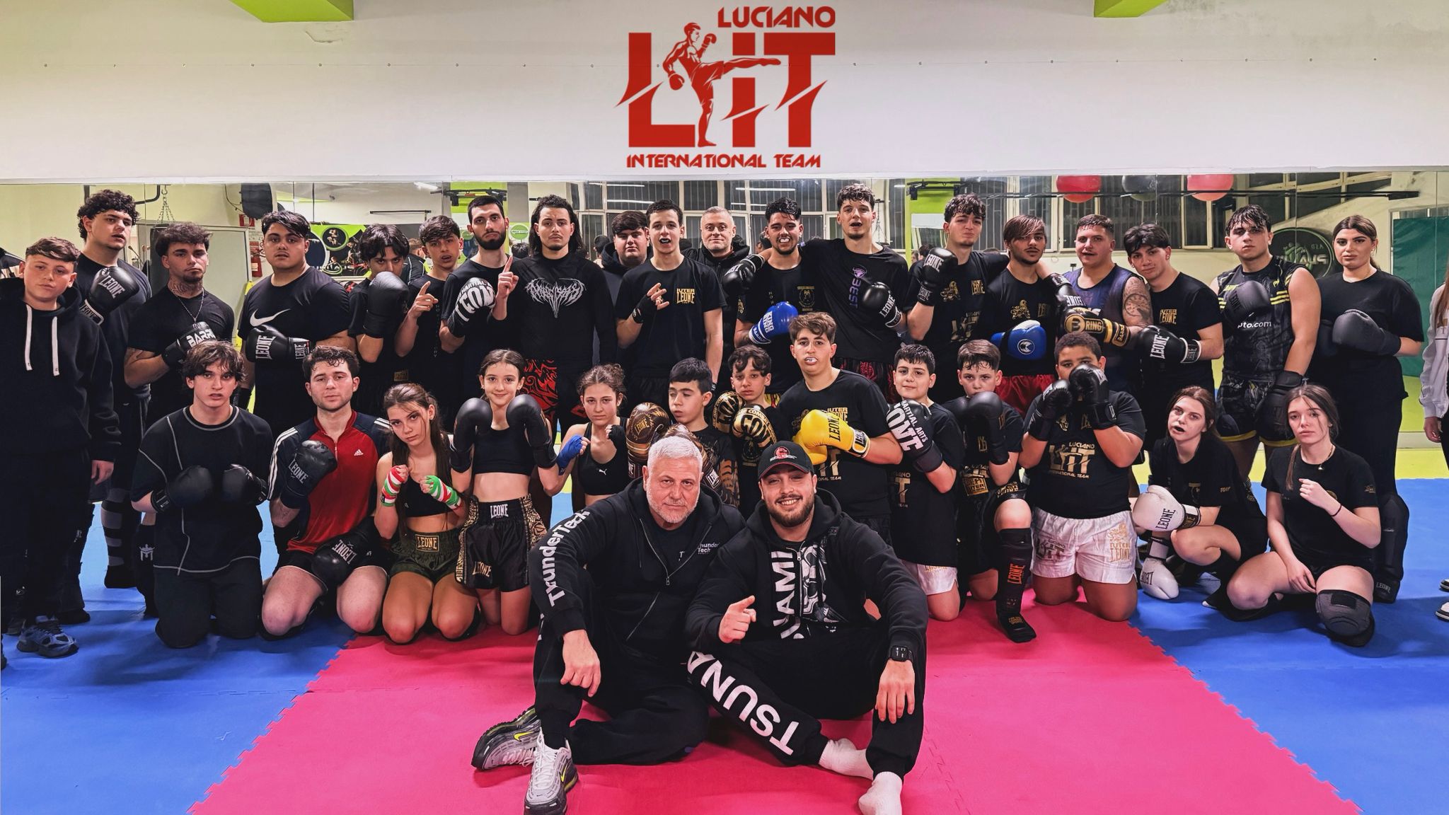 Il Team L.I.T. al completo in palestra